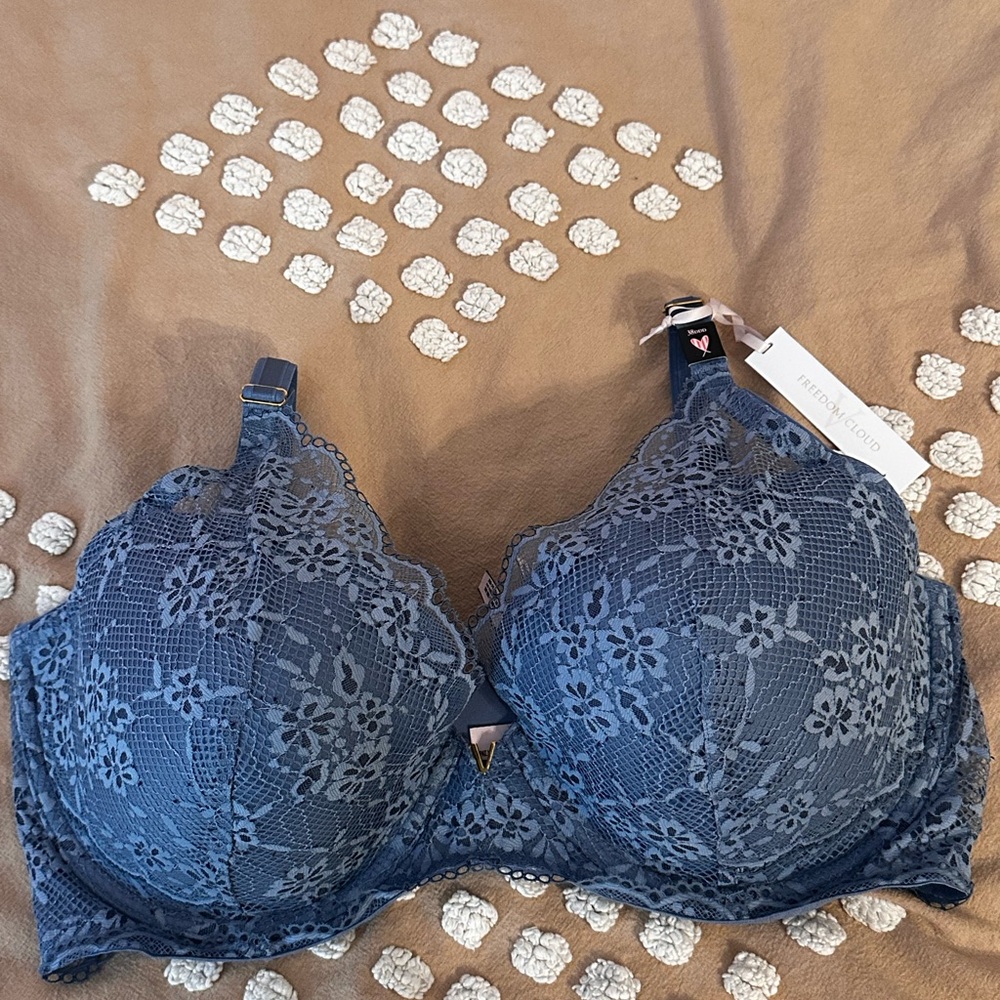Victoria's Secret Love Cloud Plunge Bra